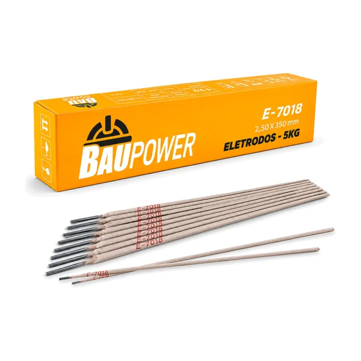 Caixa laranja de eletrodos Baupower E-7018 de 2,50 por 350 milímetros, embalagem de 5 quilos, com eletrodos de revestimento bege e marcação vermelha ao lado, em fundo branco